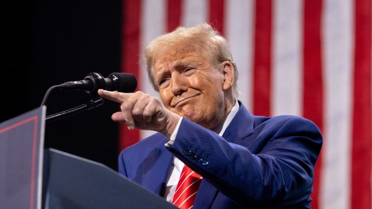 Trump anticipează o schimbare politică în Cuba după 50 de ani