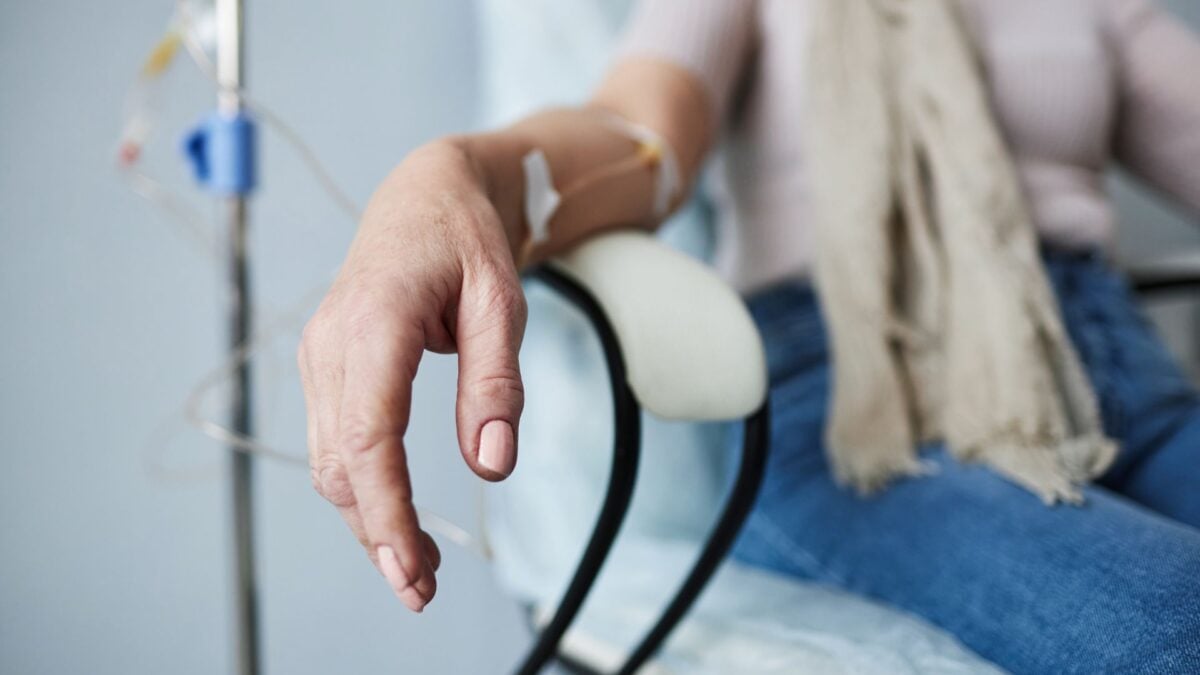 Studiu despre tratamentele alternative pentru cancerul mamar descoperă un efect secundar sumbru: moartea