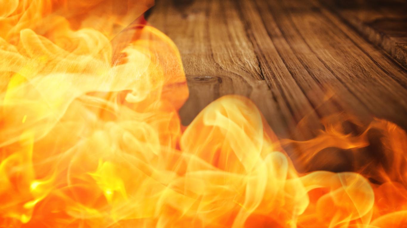Răzbunare extremă: bărbat arestat după ce a incendiat casa tatălui fostei concubine