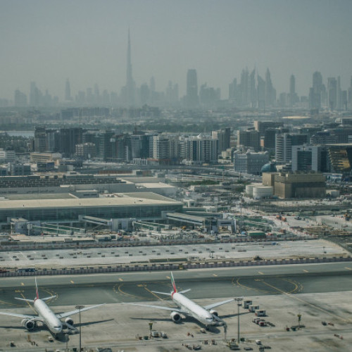 Explozie puternică la Aeroportul Internațional Dubai, operațiuni suspendate