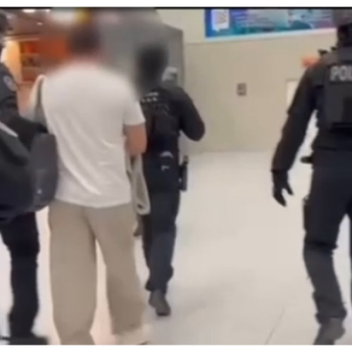 Un bărbat reținut pentru șantaj și „taxă de protecție” în București