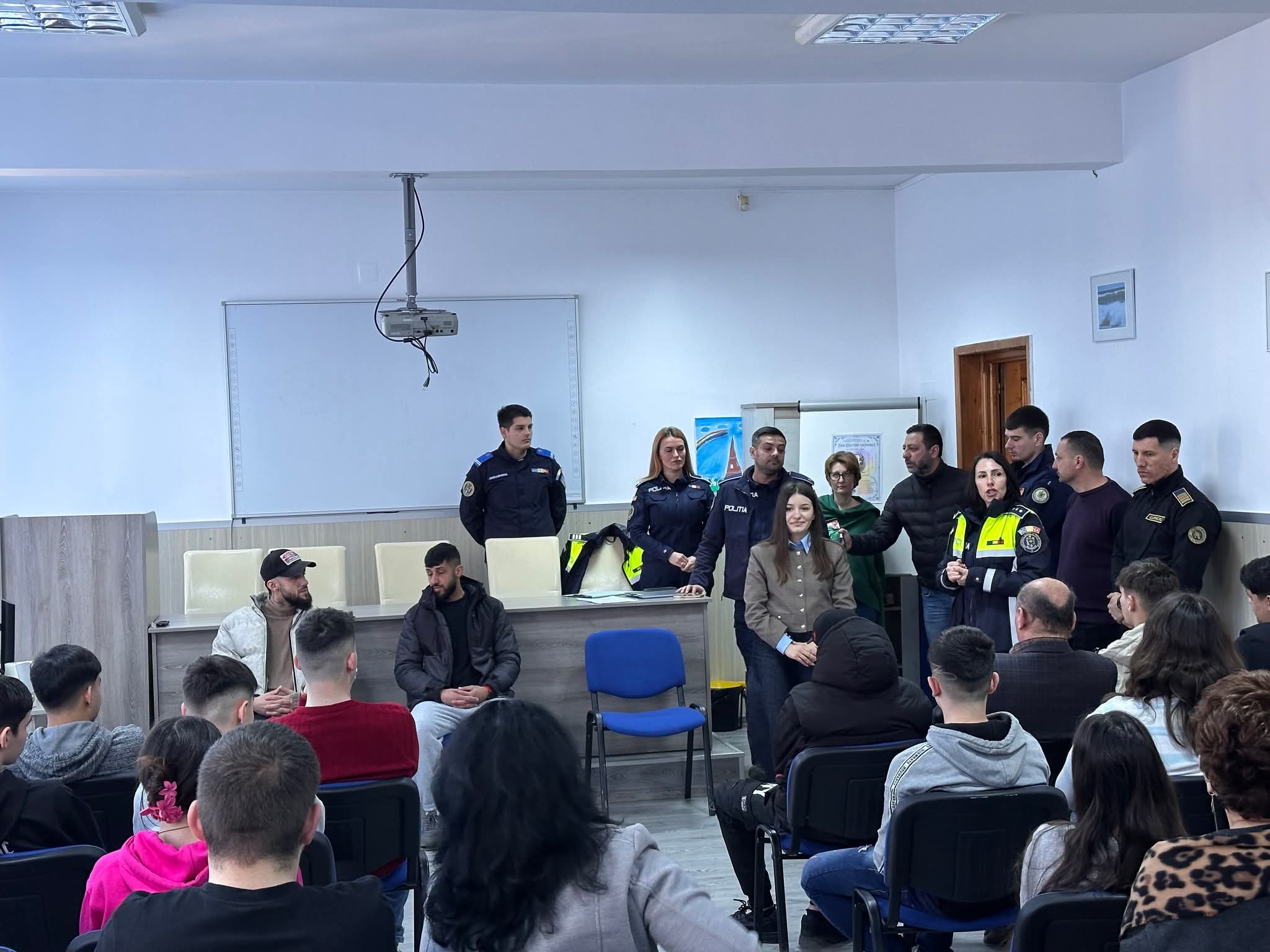 Activitate de informare despre prevenirea delincvenței juvenile la Colegiul Tehnologic „Ioan Culcer”