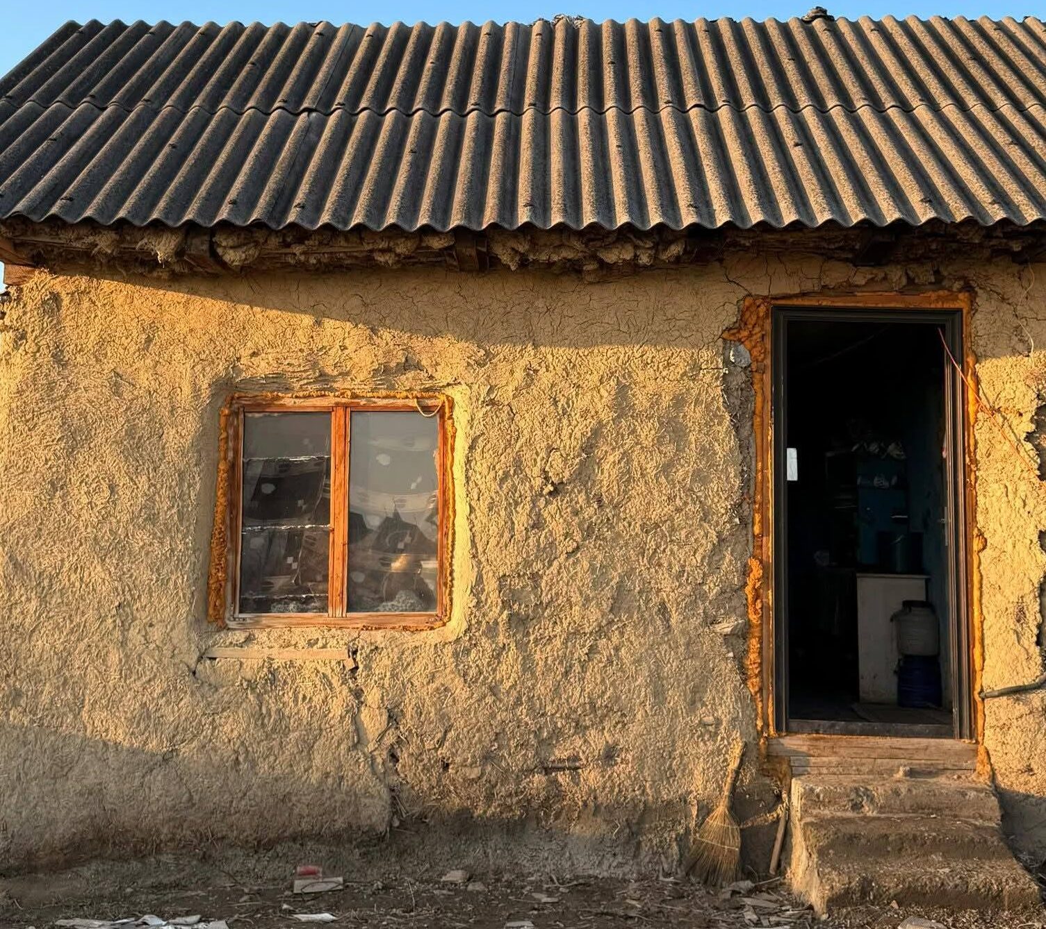 Lucian, un tânăr care luptă împotriva sărăciei pentru o educație