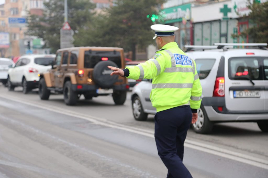 Peste 860 de mașini cu volan pe dreapta verificate într-o singură zi