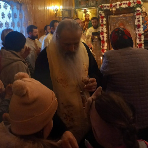 ÎPS Teofan oficiază Sfânta Liturghie la Tudor Vladimirescu