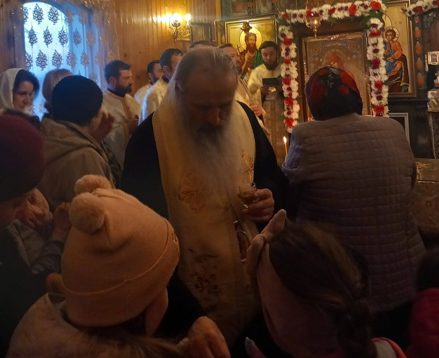 ÎPS Teofan oficiază Sfânta Liturghie la Tudor Vladimirescu