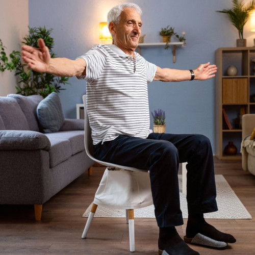 Un antrenor care lucrează cu seniori propune un antrenament zilnic simplu și sigur