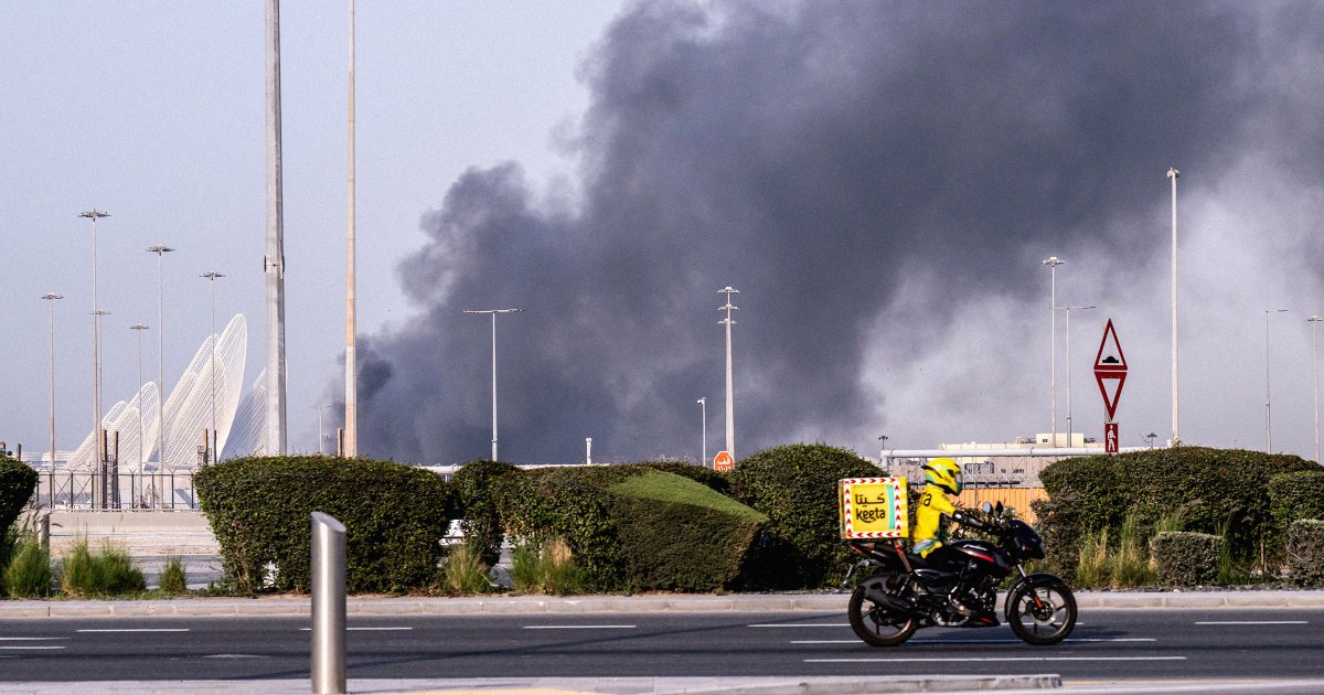 Iranul bombardează centre de date în represalii