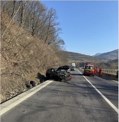Accident rutier pe DN 7 - Valea Oltului, o șoferiță implicată
