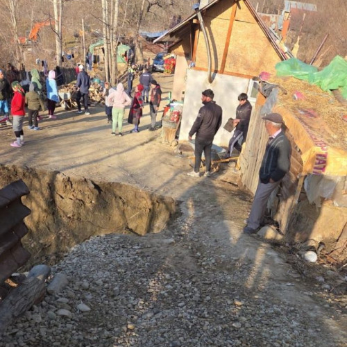 Alunecare de teren amenință 7 gospodării în comuna Chiojdeni