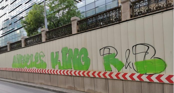 Bucureștiul combate vandalismul pe clădiri prin amenzi și soluții alternative