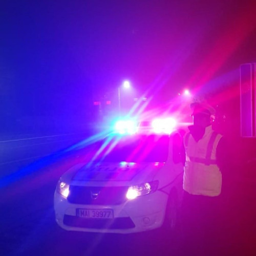 Tânăr de 19, cu permis suspendat, reținut după urmărire în trafic de polițiști din Bacău - a fost blocat și scos forțos din mașină