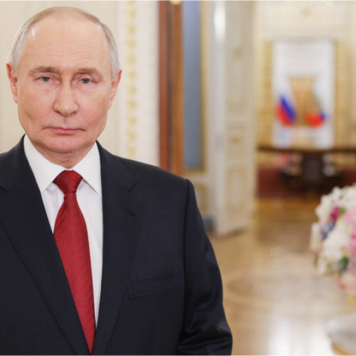 Vladimir Putin întrerupe un discurs din cauza unei crize de tuse