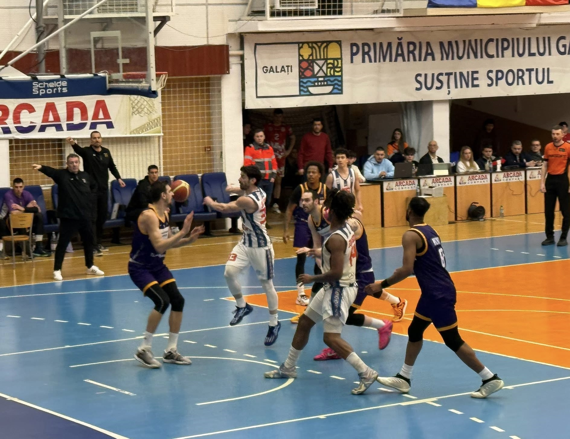 CSM Galați pierde la baschet, Steaua câștigă la hochei, iar Petrolul surprinde în fotbal