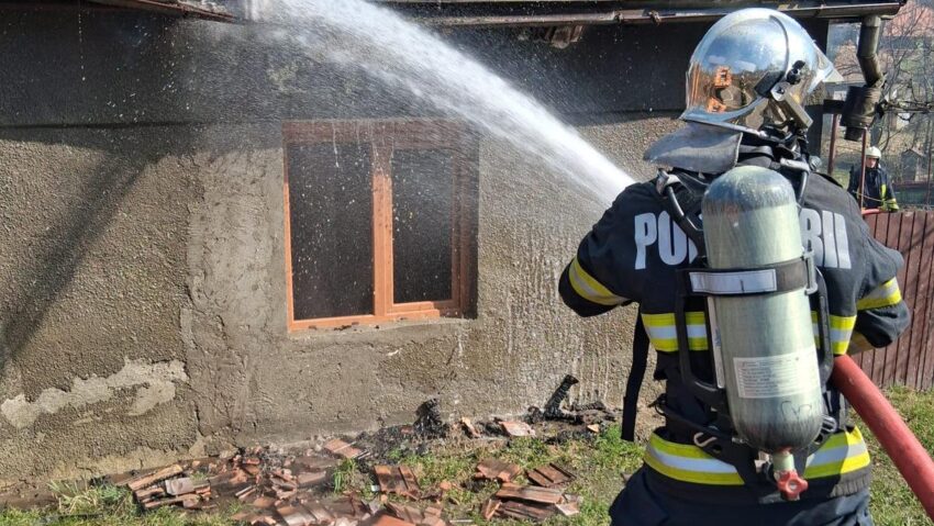 Incendiu devastator la o casă din localitatea Isla