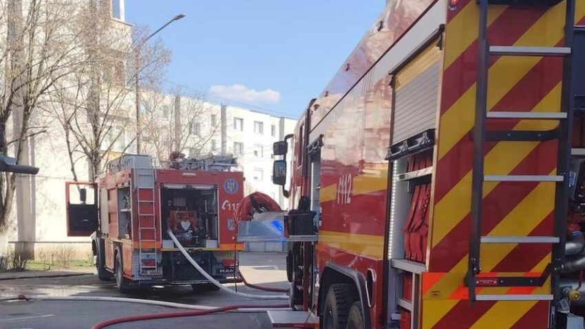Incendiu într-un apartament din Târnăveni, 19 persoane evacuate