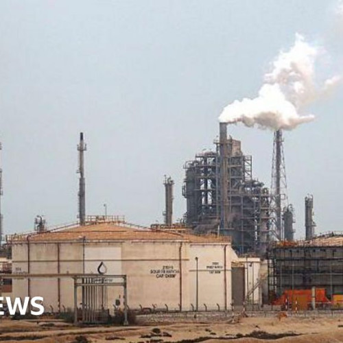 Pretul petrolului atinge un maxim de doi ani după ce Qatar avertizează că întreaga producție din Golf ar putea opri în câteva zile