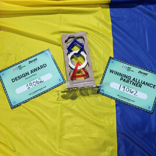 Elevii din Târgoviște strălucesc la un campionat internațional de robotică