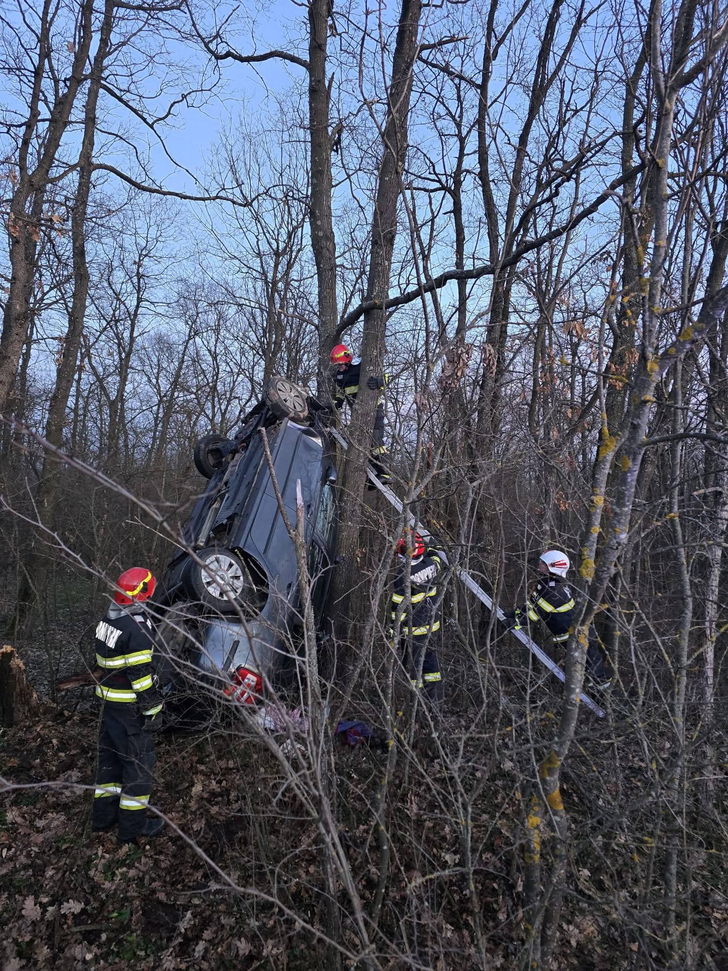 Șofer de 73 de ani, accident grav în Roata de Jos