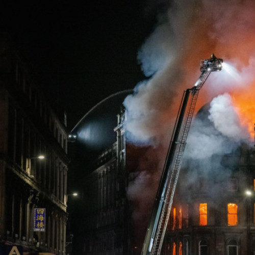 Incendiu devastator în Glasgow, cupola unei clădiri istorice s-a prăbușit