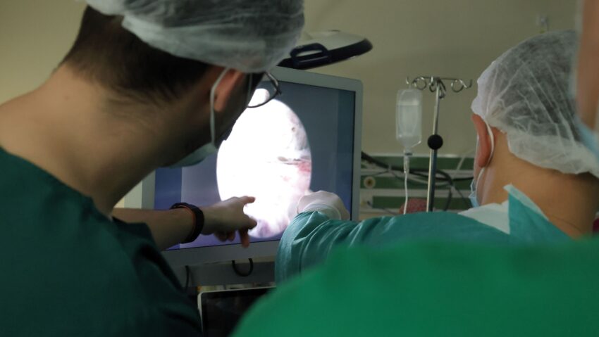 Intervenții chirurgicale inovatoare la Spitalul Județean din Miercurea Ciuc