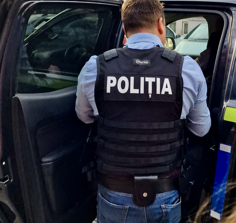 Un tânăr reținut pentru trafic de droguri de mare risc în Bascov