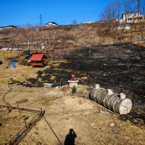 Incendiu de vegetație la Curtești: un bărbat a suferit arsuri