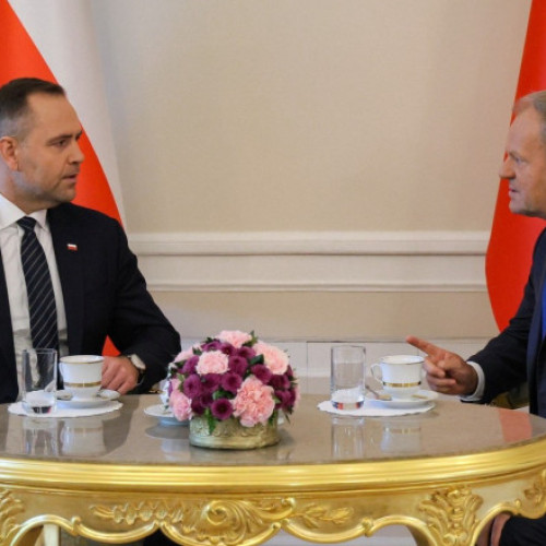 Tusk critică propunerea președintelui Nawrocki pentru un „SAFE polonez”