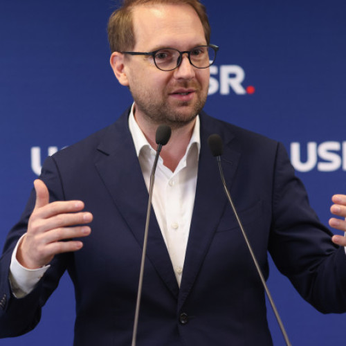 Dominic Fritz critică amânarea votului pentru Avocatul Poporului