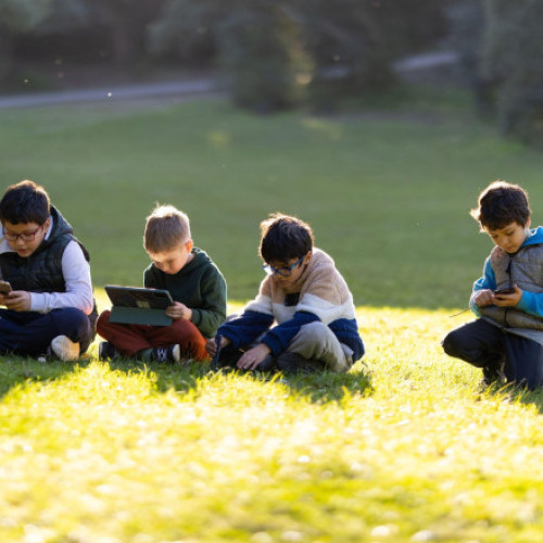 Parlamentul britanic respinge interzicerea rețelelor sociale pentru copii sub 16 ani