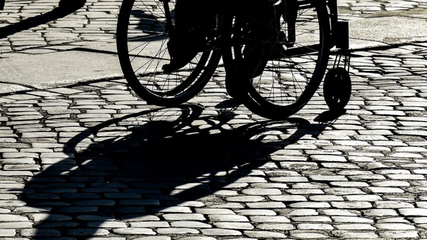 Asistență personală pentru persoanele cu dizabilități în Mureș prin proiect național