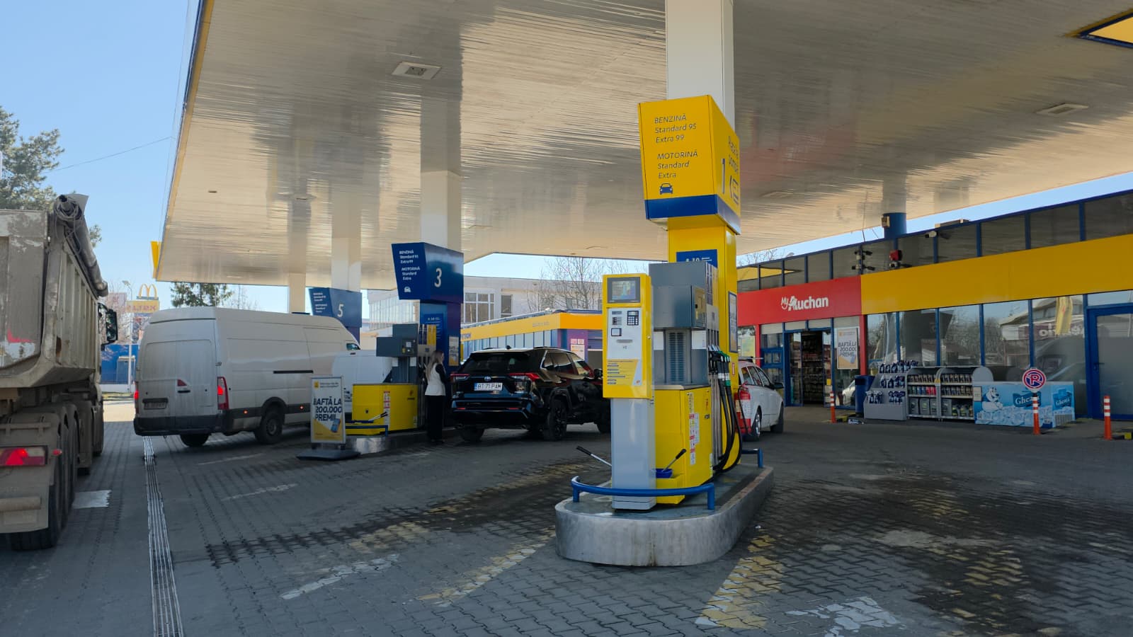 Prețurile carburanților urcă peste 9 lei/litru în România