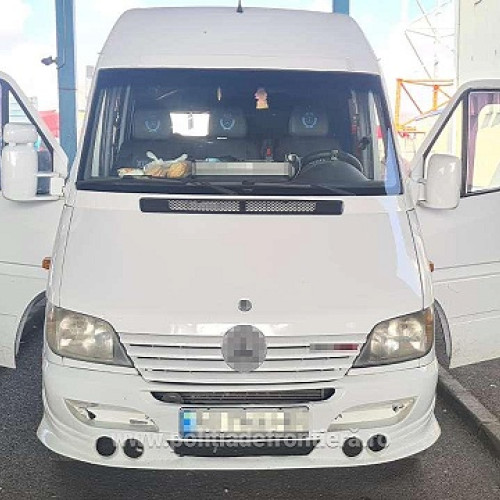 Femeia de 48 de ani, prinsă de polițiștii de frontieră cu șase sute de pachete de țigări de contrabandă în valoare de peste 3000 de lei