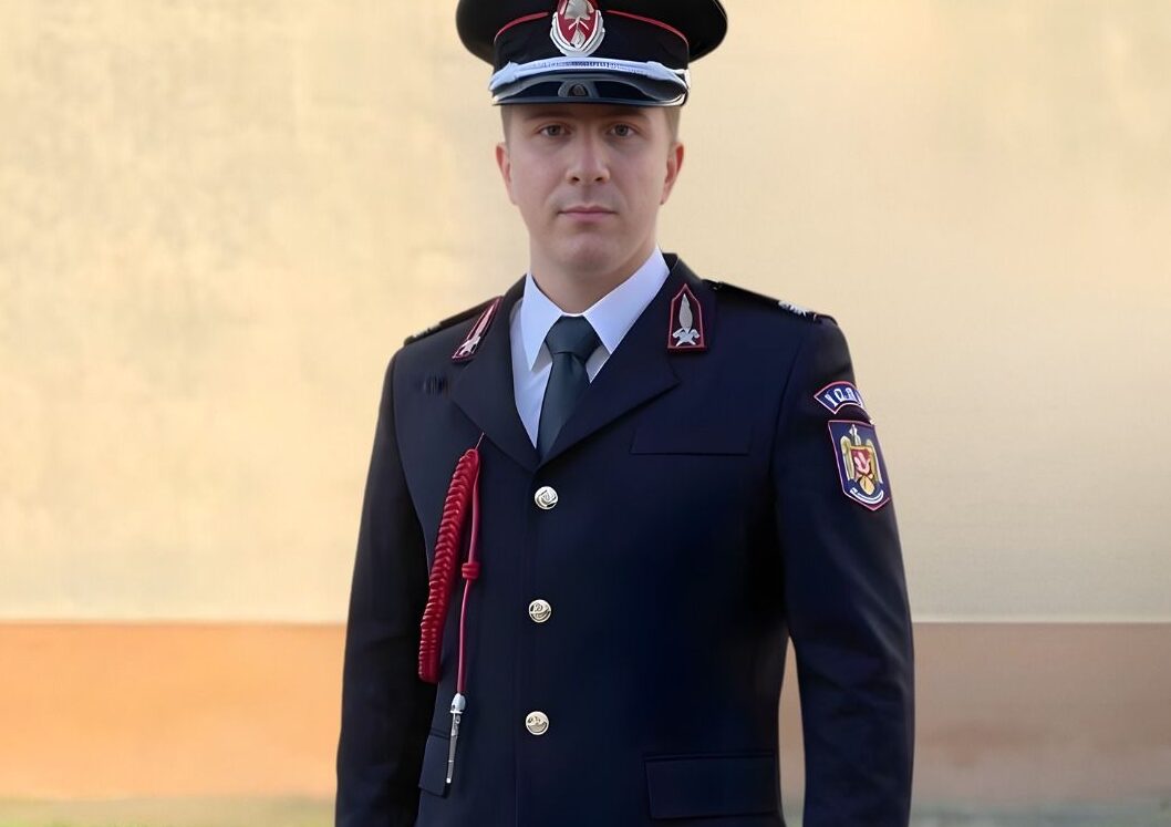 Curajul unui tânăr pompier în salvarea unei case din comuna Parteștii de Jos