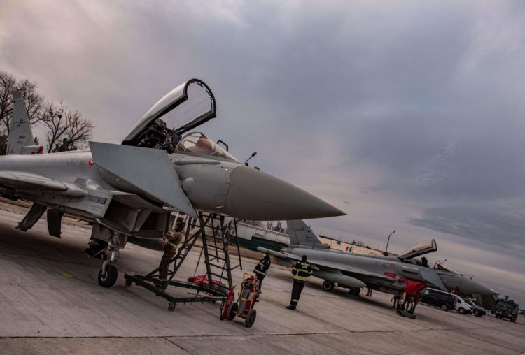 România analizează solicitarea SUA pentru dislocarea trupelor militare