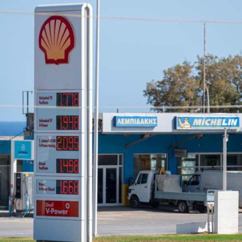 Grecia impune plafon la marjele de profit pentru combustibili