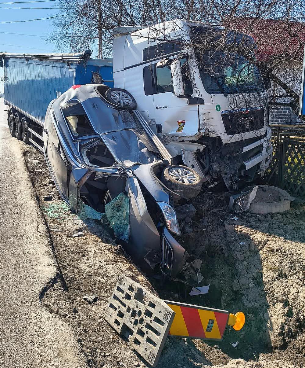 Accident rutier la Grănicești: o tânără însărcinată și un bărbat răniți