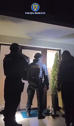 Poliția efectuează percheziții în Orăștie și Simeria pentru înșelăciune