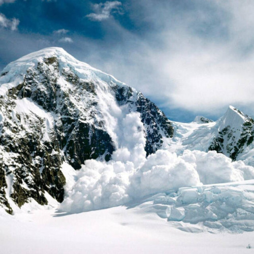 Risc însemnat de avalanșe în Munții Bucegi, avertizează ANM