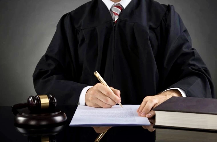 Curtea de Argeș se confruntă cu scandalul femeilor care oferă servicii neortodoxe