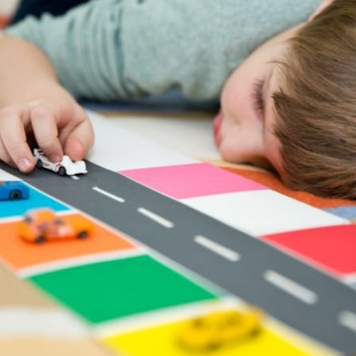 Psihologul Daniela Bololoi demontează miturile legate de autism