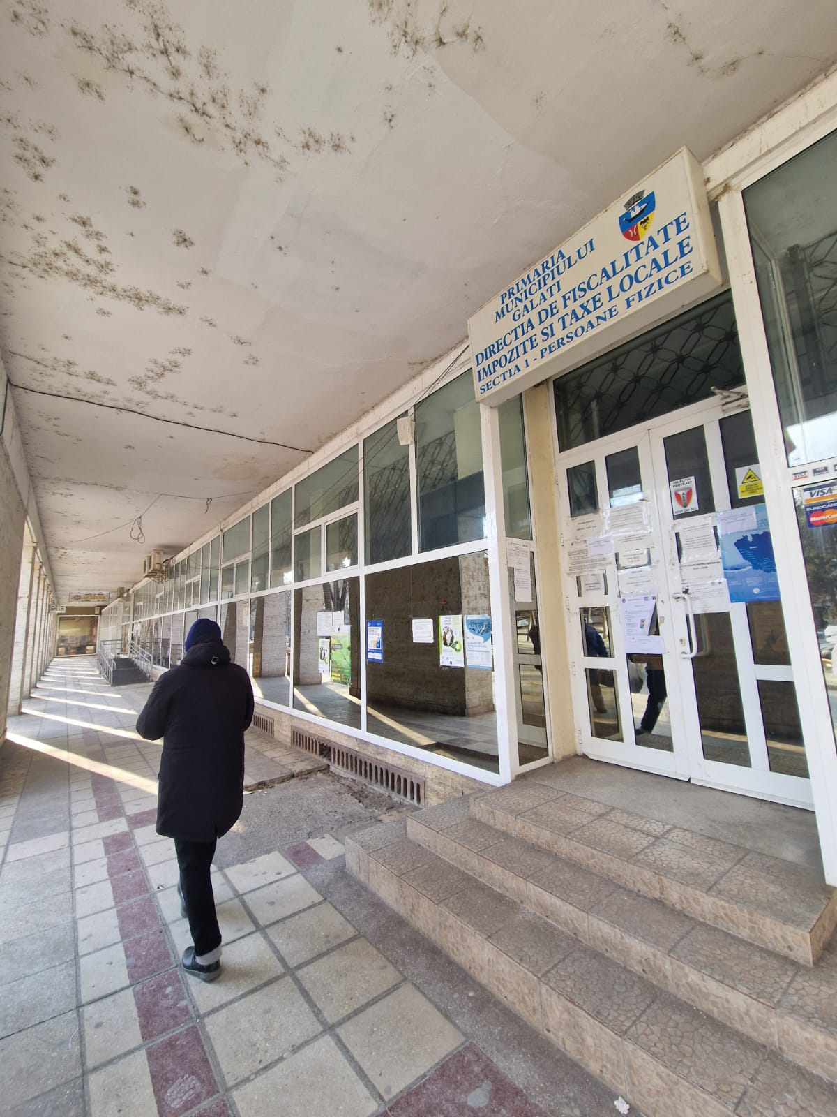 Primăria Galați verifică comportamentul inadecvat al unui angajat de la taxe