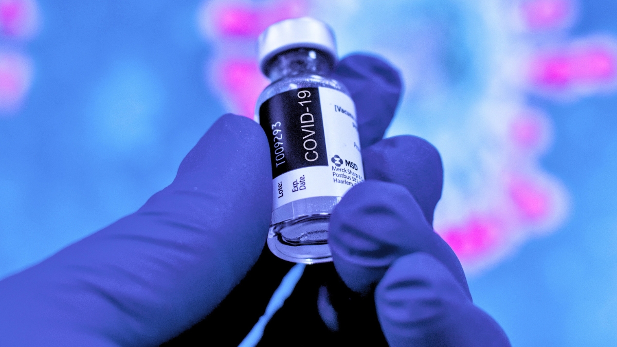 Cercetătorii explică în sfârșit cazurile rare de cheaguri de sânge asociate cu vaccinurile COVID