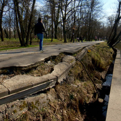 Parcul Herăstrău, lăsat în paragină: crăpăturile dacă mai persistă un pericol real