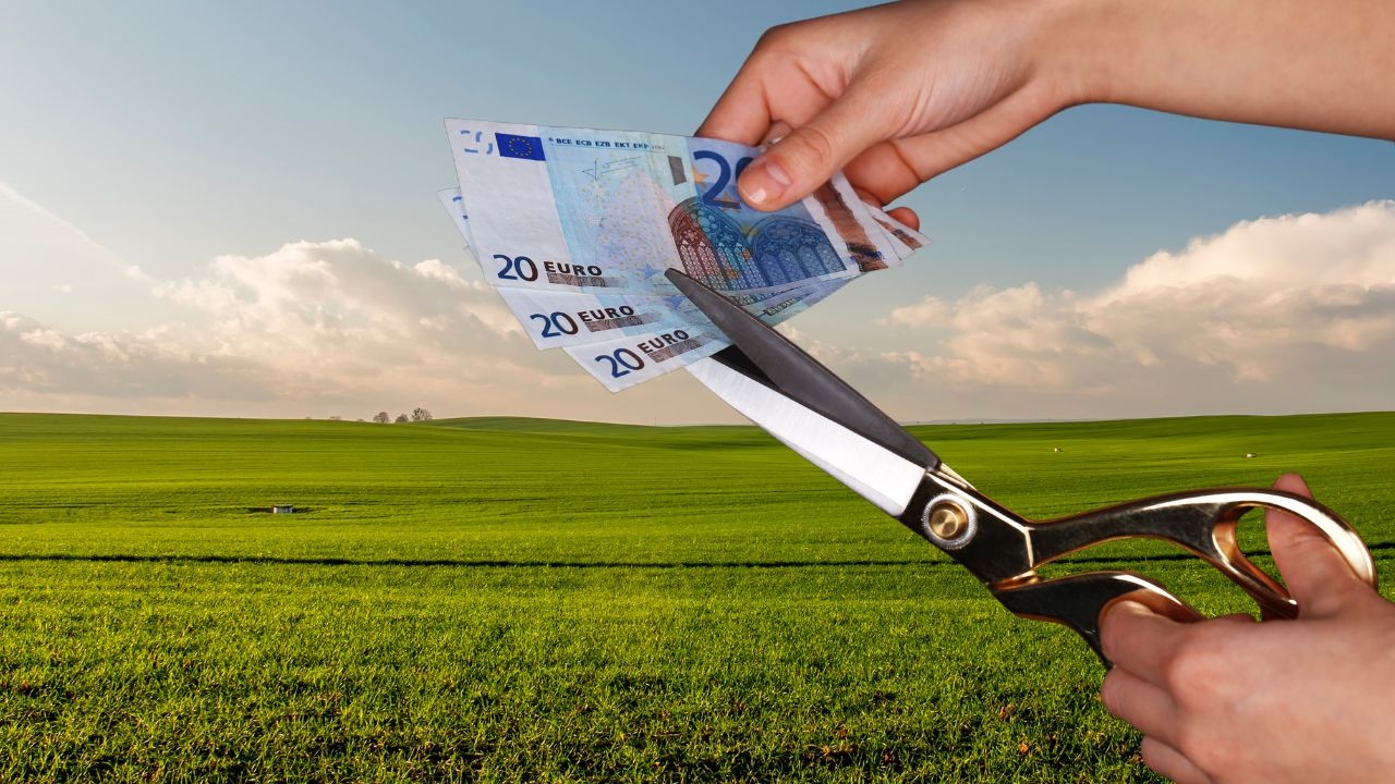 Guvernul supune dezbaterii publice bugetul întârziat