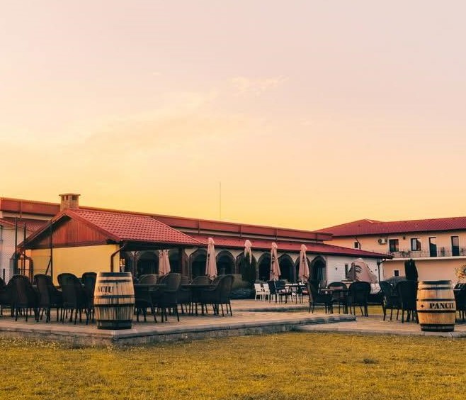 Pescobar caută angajați pentru complexul de agrement din Țifești