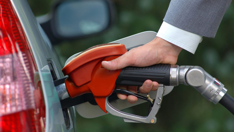 Creșterea prețurilor la carburanți afectează România pe fondul tensiunilor internaționale