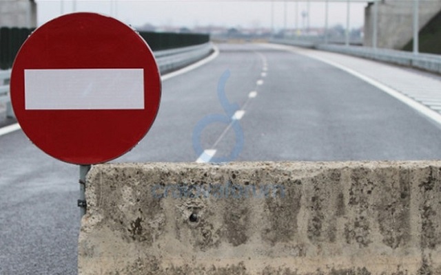 Traficul este complet blocat pe DN1, în Timișul de Jos