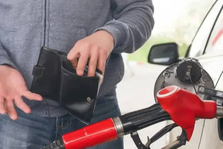 Fermierii români ar putea cumpăra motorină cu preț redus direct de la pompă