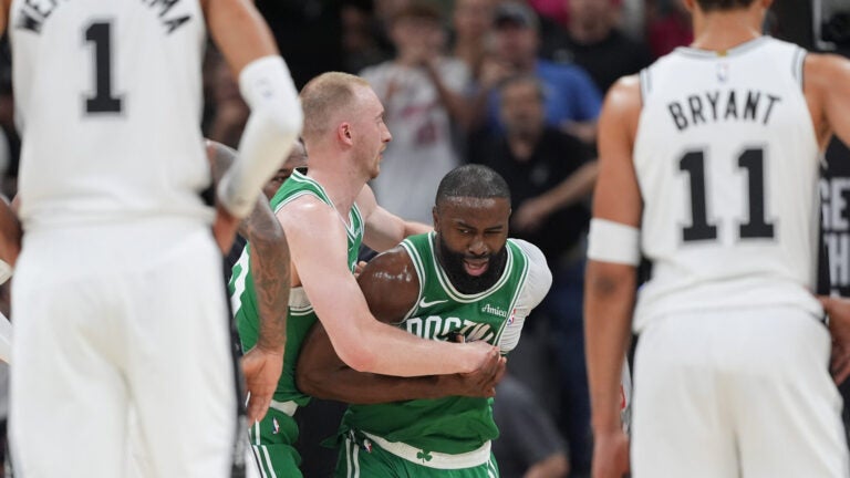 Jaylen Brown critică arbitrii pe rețelele sociale după ce a fost eliminat din meciul cu Spurs